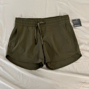 Eddie Bauer WR Escapelite Pull On Short Green- XS
NWT